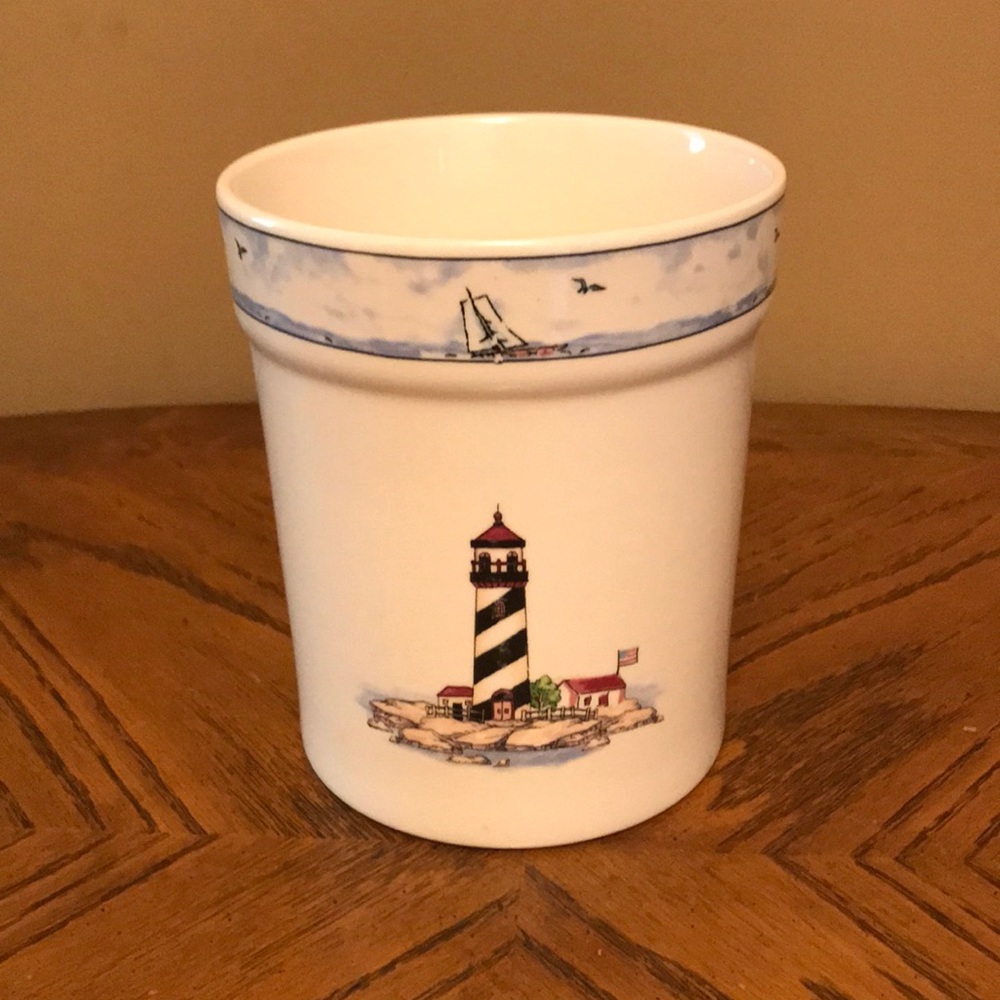 🌻2/$25🌻Coastal Lighthouse Ceramic Utensil Holder By Totally Today